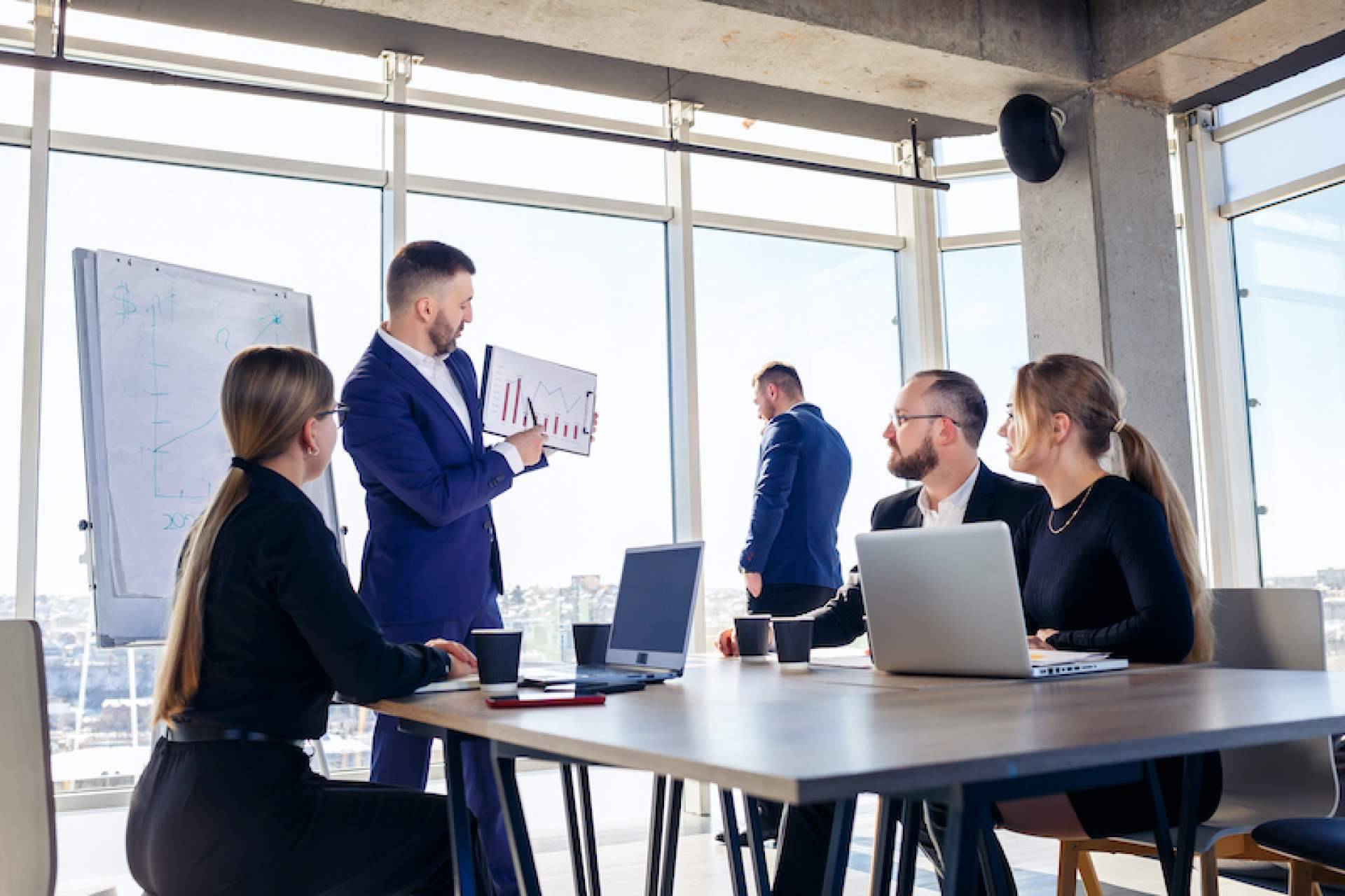 Pipedrive sobre las funcionalidades CRM moderno para toda empresa