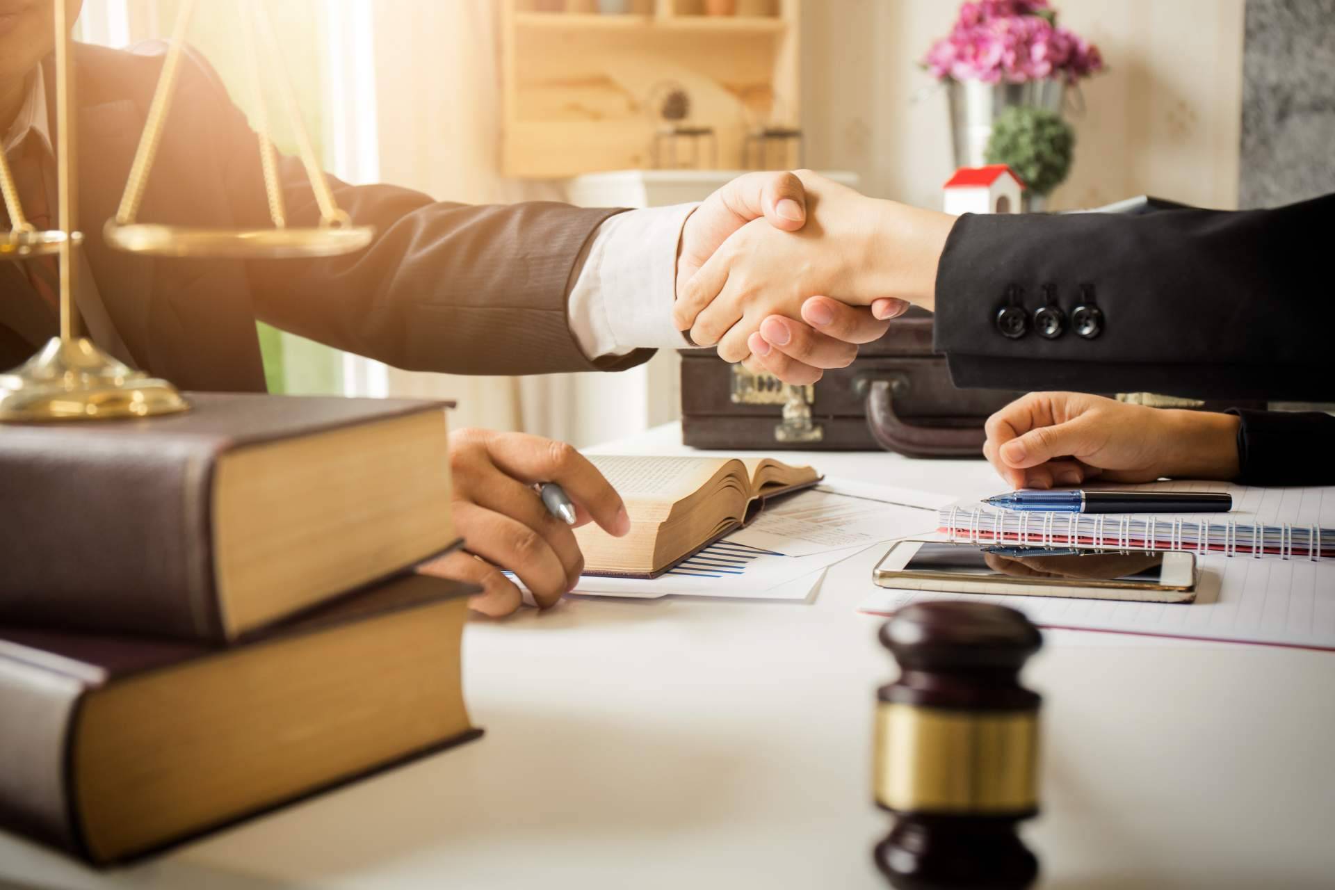 Grupo Legal Gebeloff tiene abogados especialistas en cobrar deudas