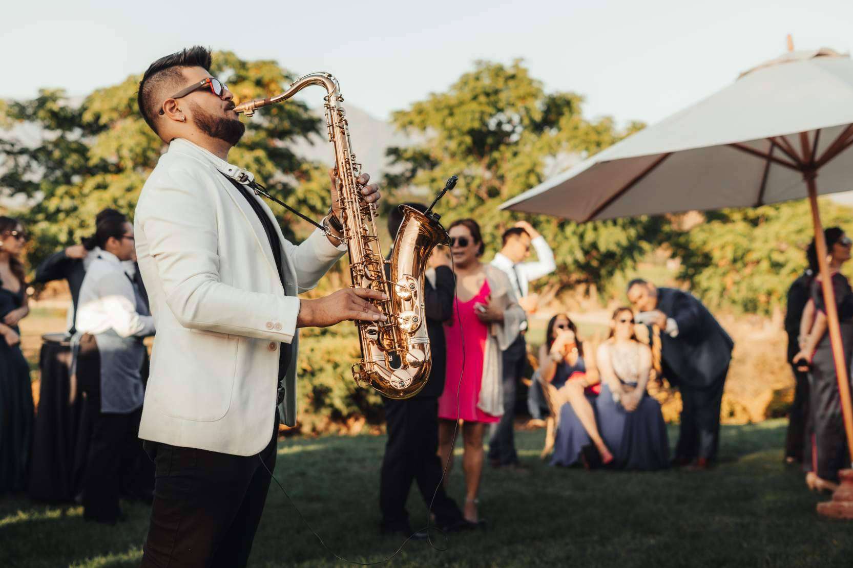 ¿Por qué contratar a un saxofonista para eventos?