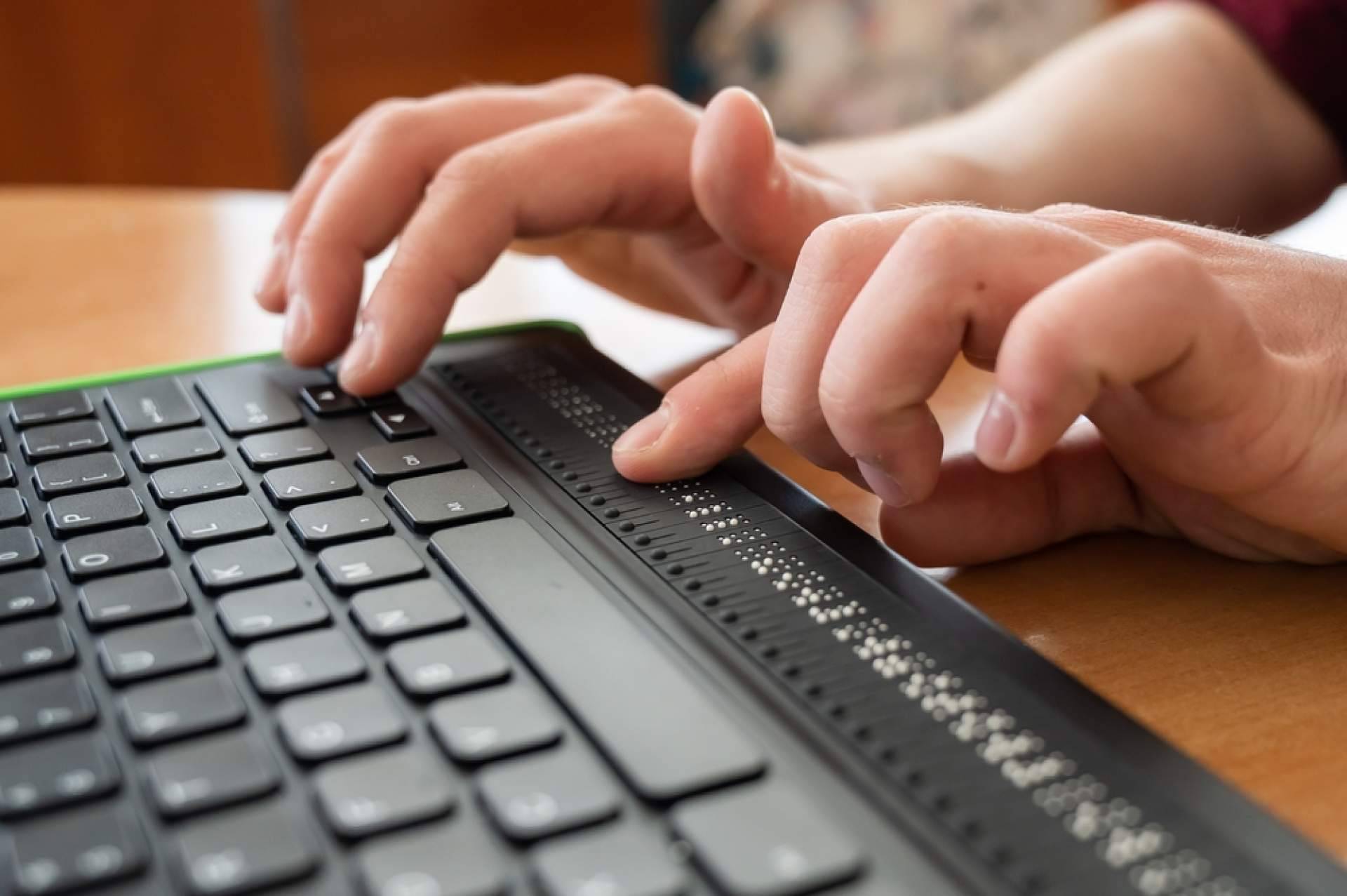 ¿Qué son las capas de accesibilidad y por qué no se deben usar en una web?