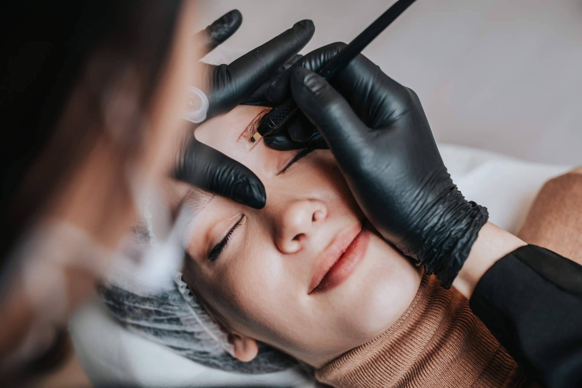 Cursos de micropigmentación online, con Estética Latina Academy