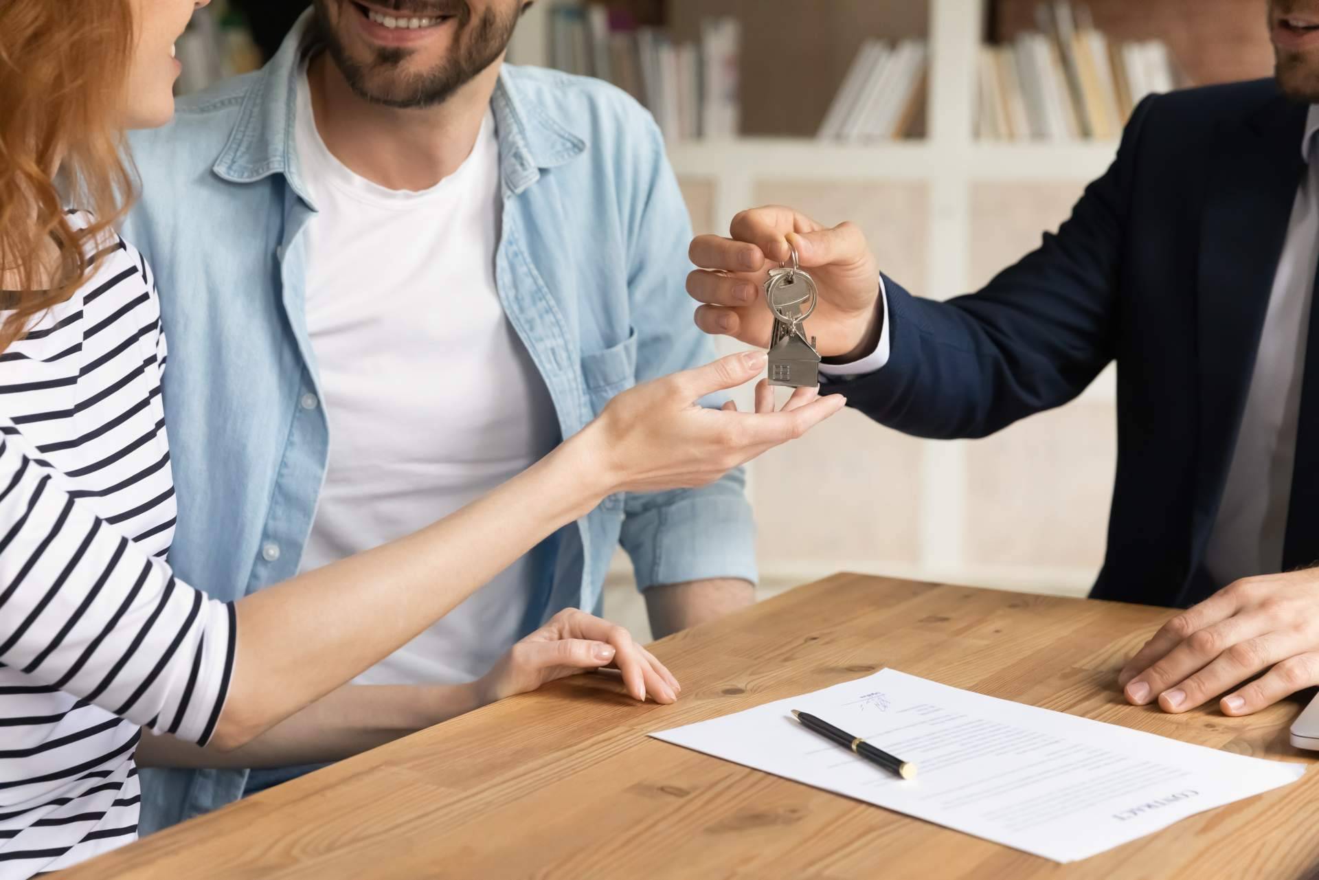 Los beneficios de invertir en propiedades de alquiler llave en mano