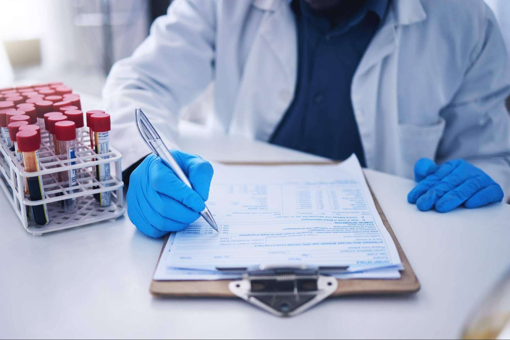 Realizar pruebas de laboratorio en casa; Clínica y Laboratorio Express proporciona la comodidad de la salud las 24 horas