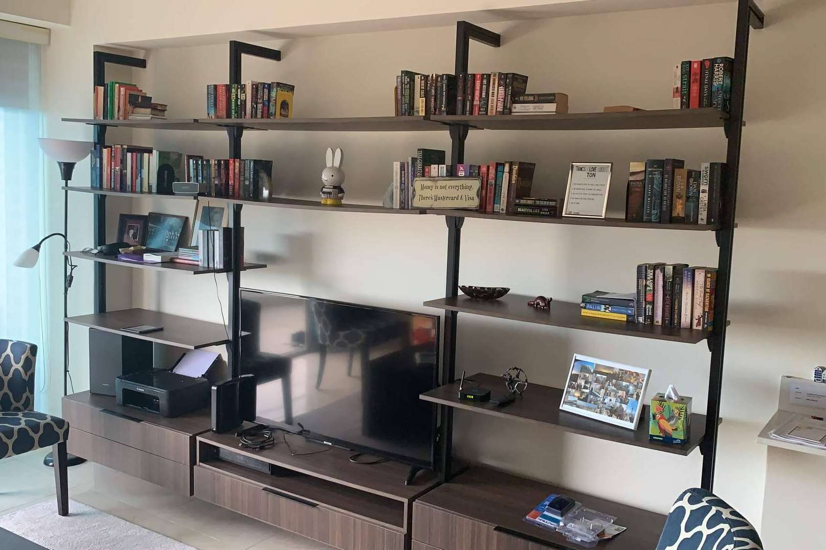 Adquirir herrajes para muebles en América Distribution Center