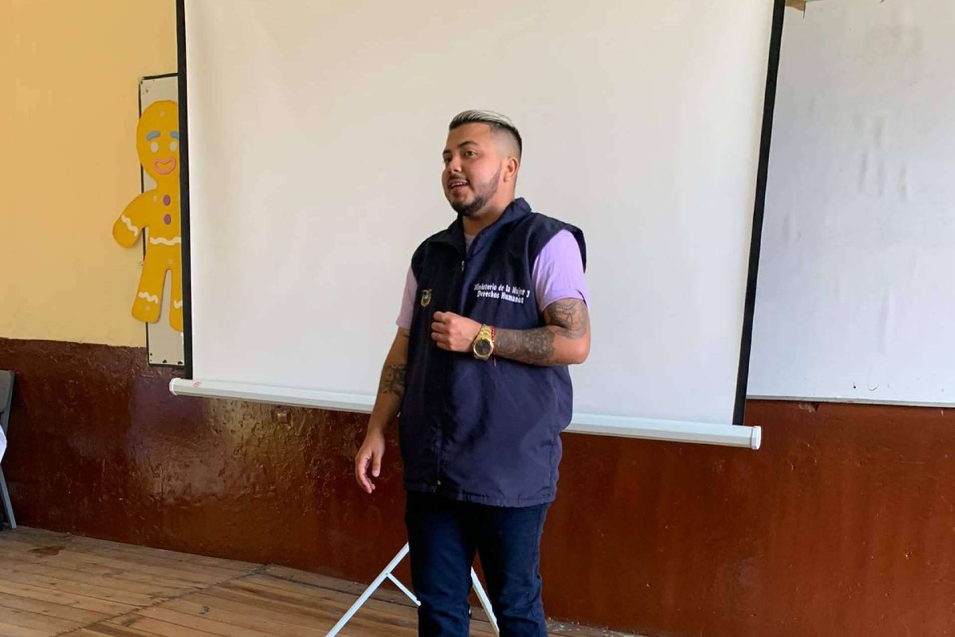 El Ministerio de la Mujer de Ecuador no cumple con la sentencia que ordena disculparse públicamente con el capacitador LGBTIQ+