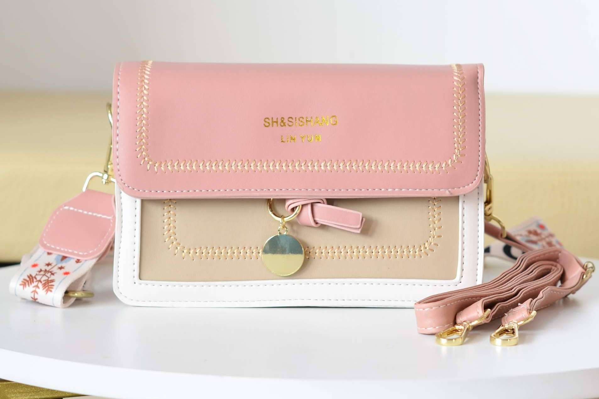 Bolsos para mujer de temporada disponibles en la tienda online colombiana Zavatty