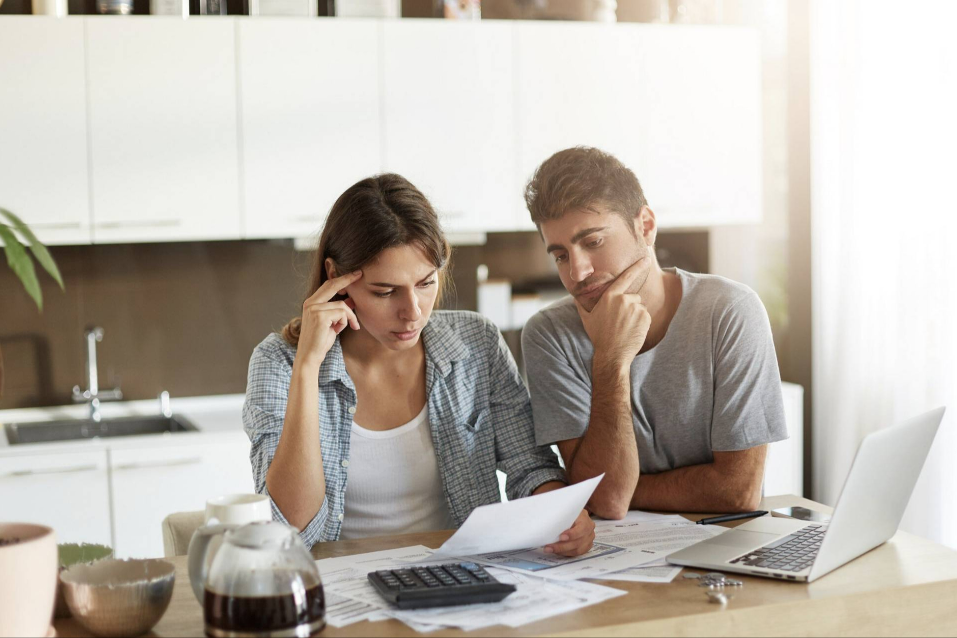 Finanzas personales en jóvenes; claves para evitar deudas y mejorar el historial crediticio